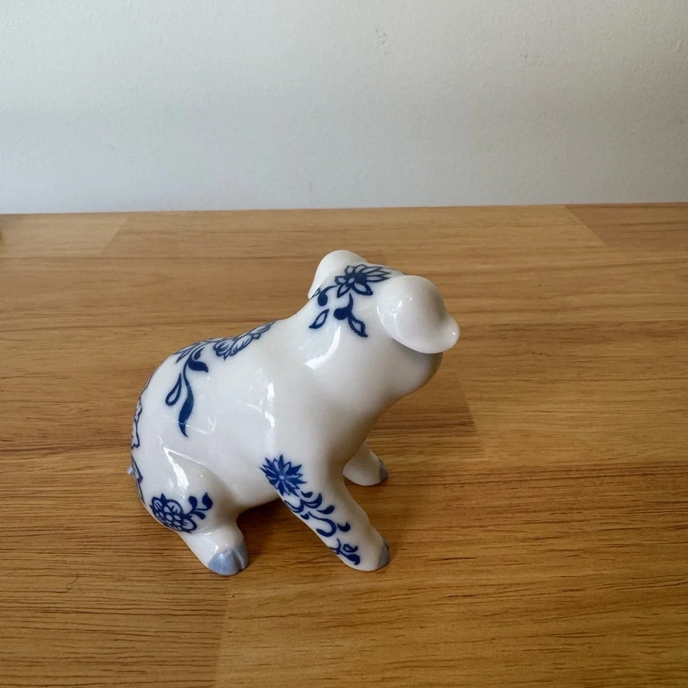 Blue and White Porcelain Delfware Pig Figurine - Picture 3 of 9